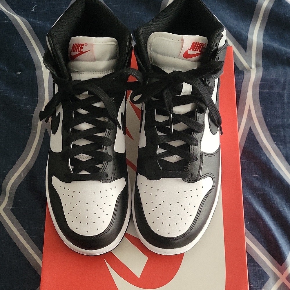 Nike Men's Black and White High-Top PANDA DUNK Sneakers